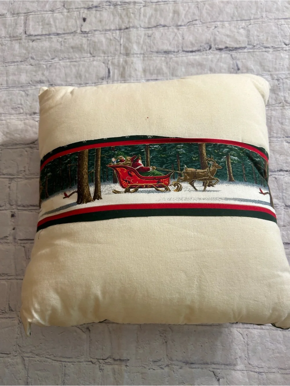 VTG SANTA CLAUS TRADITIONAL OLD WORLD THROW PILLOW SANTA WALKING IN SNOWY FOREST
